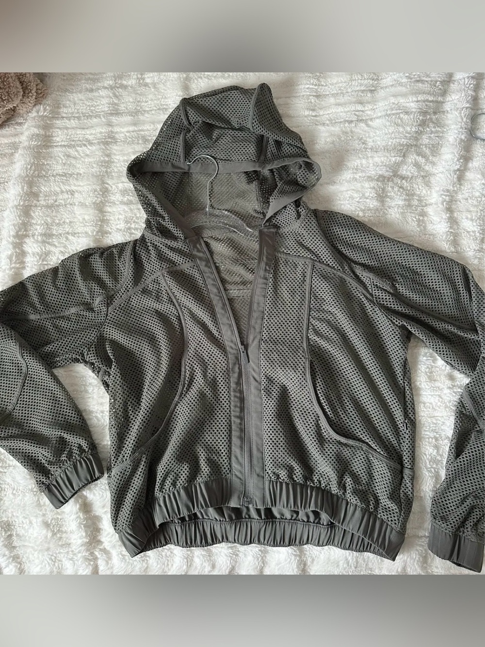 Lululemon lightweight Hooded Mesh Jacket - Green